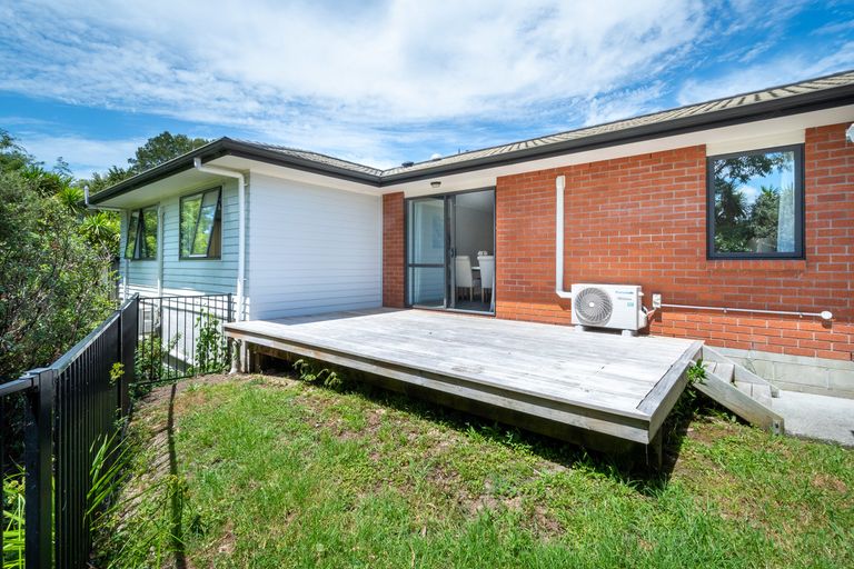 Photo of property in 59a Sungrove Rise, Sunnyvale, Auckland, 0612