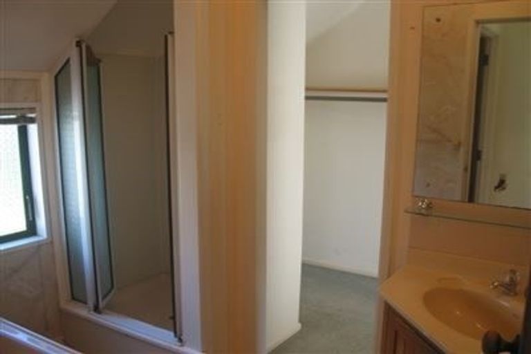 Photo of property in 1/20-22 Waratah Street, Birkenhead, Auckland, 0626