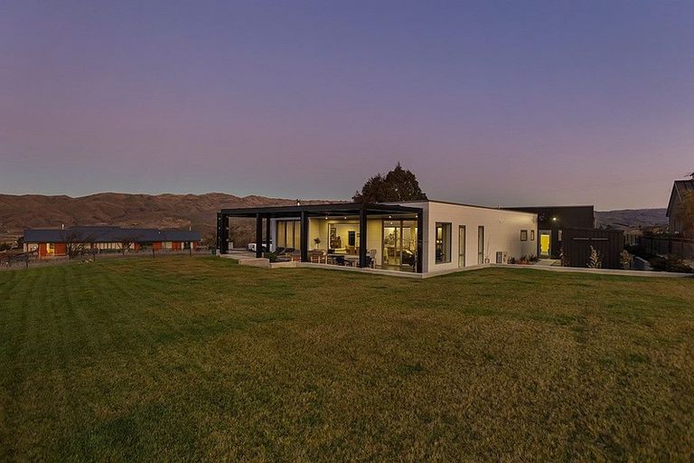 Photo of property in 102 Hall Road, Bannockburn, Cromwell, 9384