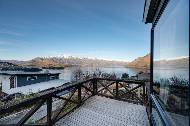 Photo of property in 10 Lordens Place, Fernhill, Queenstown, 9300