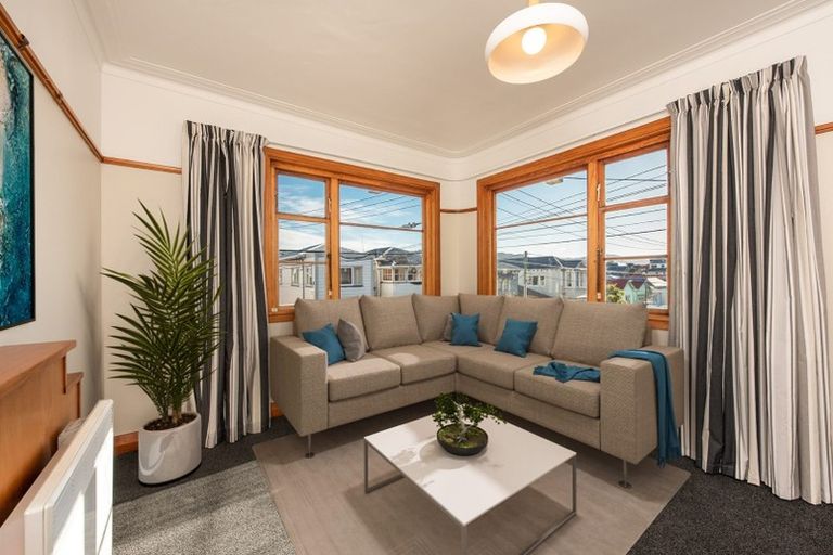 Photo of property in Ionian Flats, 123-125 Brougham Street, Mount Victoria, Wellington, 6011