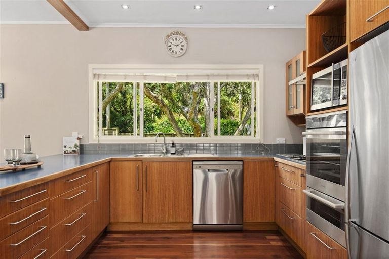 Photo of property in 379 Motutara Road, Muriwai, Waimauku, 0881