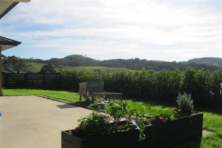 Photo of property in 14 Fendalton Place, Hatfields Beach, Orewa, 0931