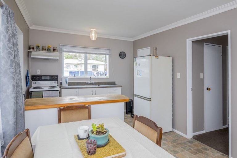 Photo of property in 16 Heather Street, Levin, 5510
