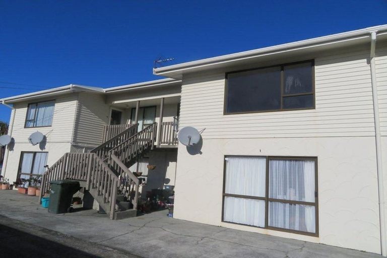 Photo of property in 1 East Grove, Alicetown, Lower Hutt, 5010