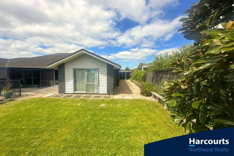 Photo of property in 6 Walnut Road, Riverhead, 0820