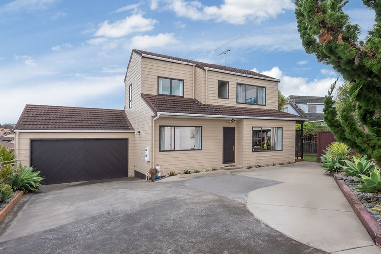 Photo of property in 2/25 Channing Crescent, Botany Downs, Auckland, 2010