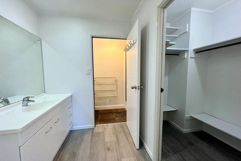 Photo of property in 2 Mirabell Place, Golflands, Auckland, 2013