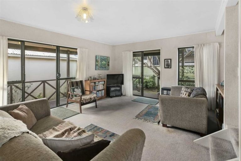 Photo of property in 9b Sunnyside Crescent, Papatoetoe, Auckland, 2025