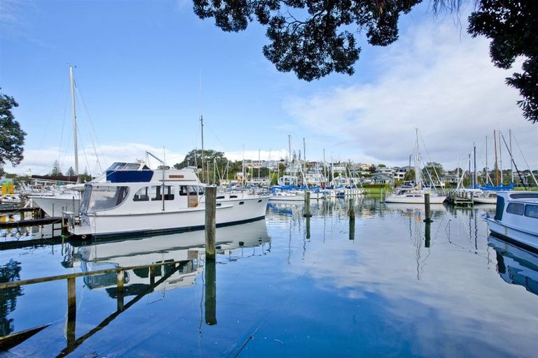 Photo of property in 4/2 Argyle Terrace, Milford, Auckland, 0620