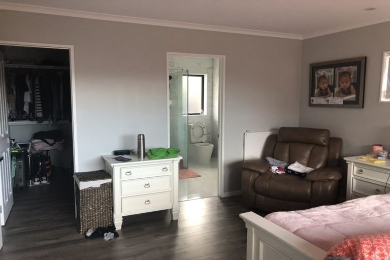 Photo of property in 22 Whitford Place, Rototuna North, Hamilton, 3210