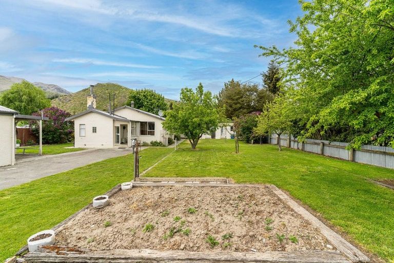 Photo of property in 8a Sutherland Road, Omarama, 9412