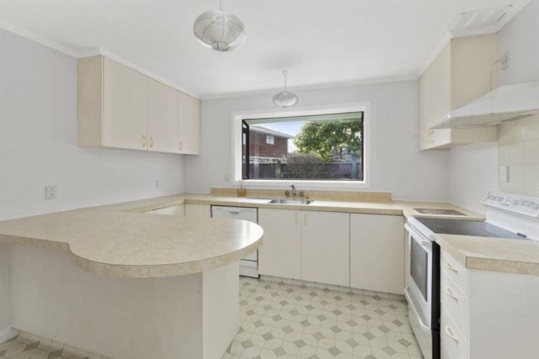 Photo of property in 27 Waddington Drive, Naenae, Lower Hutt, 5011