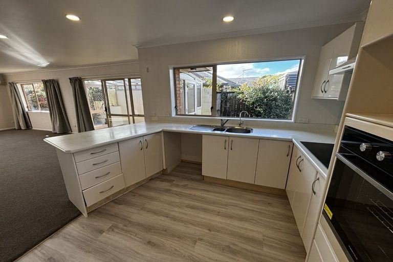 Photo of property in 1/9 Waiwera Place, Merrilands, New Plymouth, 4312