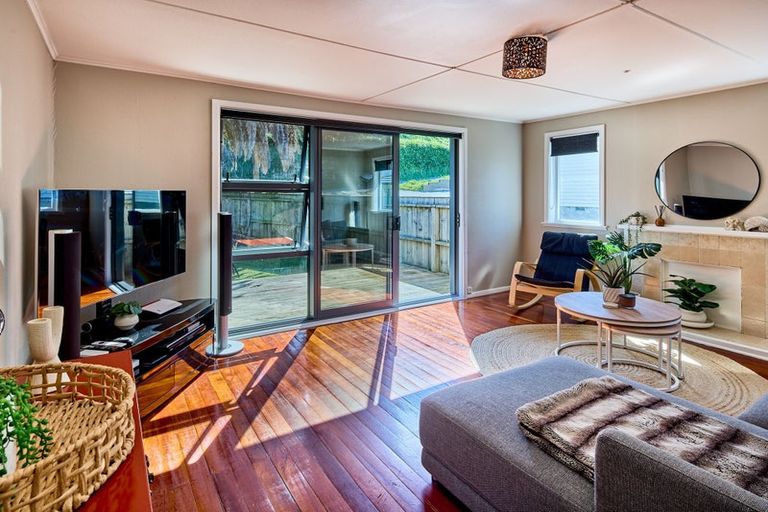 Photo of property in 316 Main Road, Tawa, Wellington, 5028