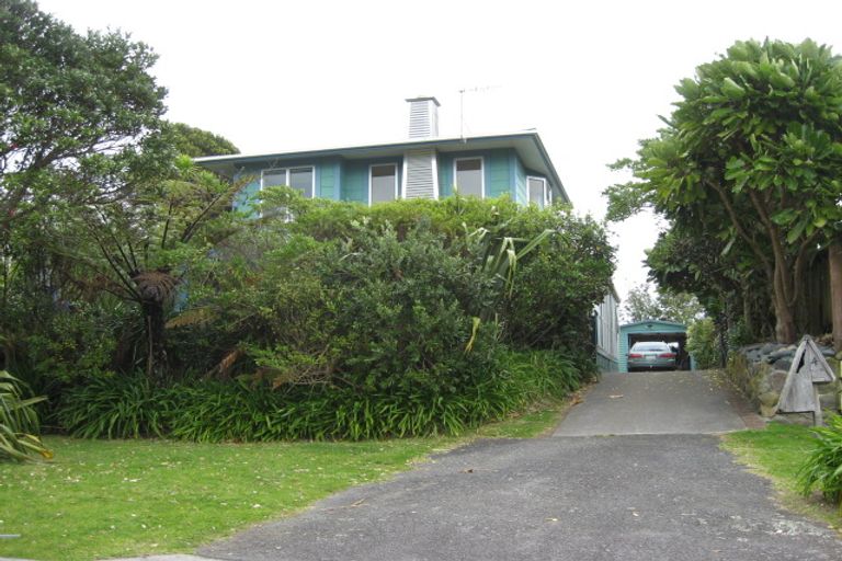 Photo of property in 4 Mcfarlane Street, Oakura, 4314