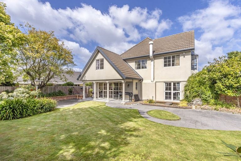 Photo of property in 25 Brockhall Lane, Avonhead, Christchurch, 8042