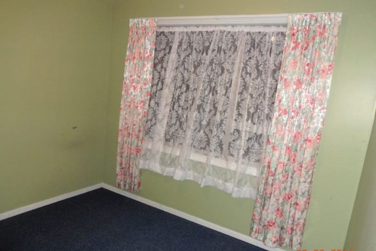 Photo of property in 2 Christmas Road, Manurewa, Auckland, 2102