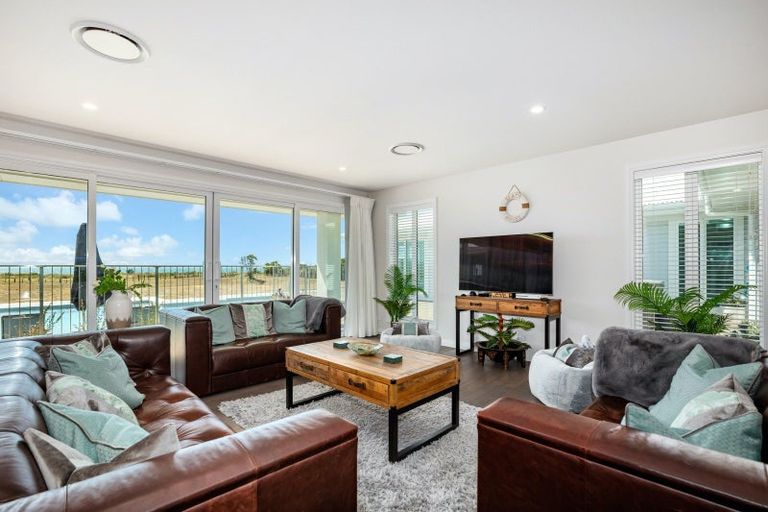 Photo of property in 87 Rutherford Drive, Waikanae Beach, Waikanae, 5036