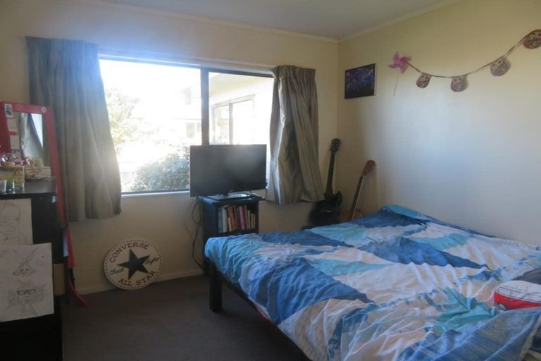Photo of property in 17 Dargle Way, Island Bay, Wellington, 6023