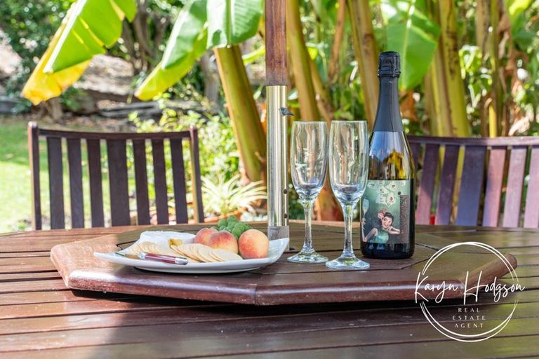 Photo of property in 10 Regent Street, Whakapirau, Maungaturoto, 0583