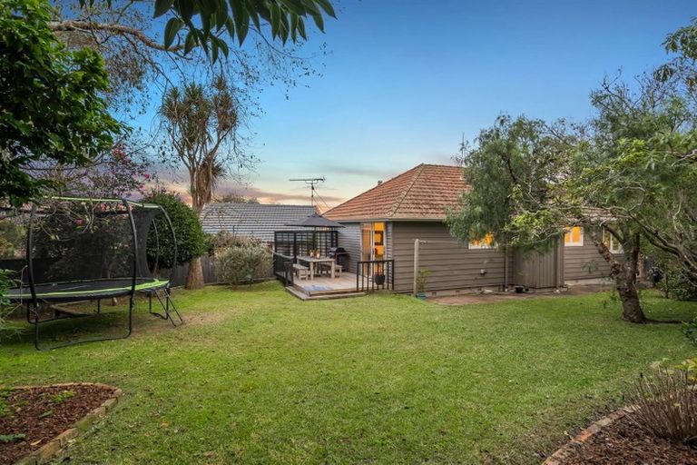 Photo of property in 2 Nutsey Avenue, Northcote, Auckland, 0627