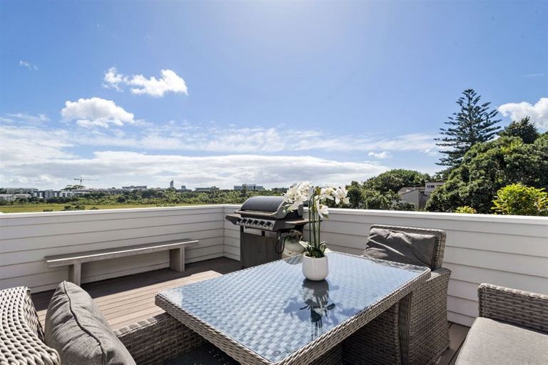 Photo of property in 68 Exmouth Road, Northcote, Auckland, 0627