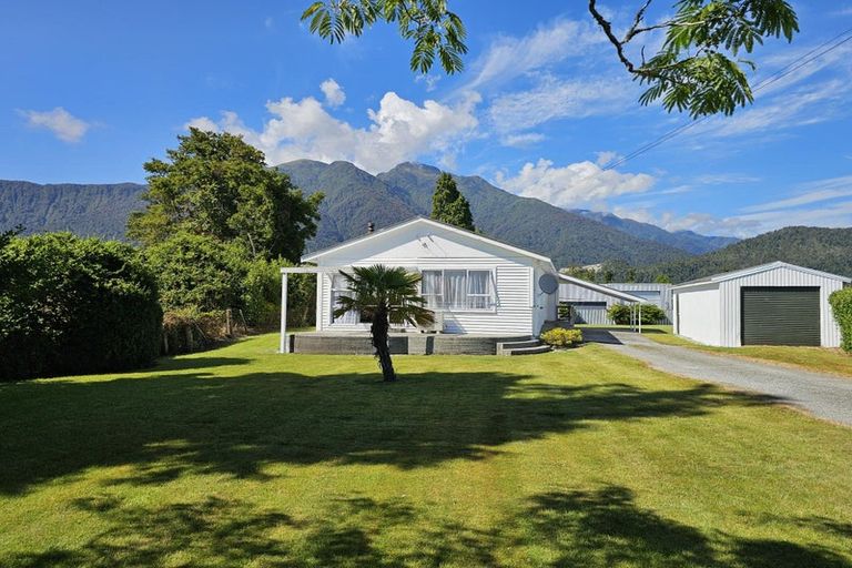 Photo of property in 15 Main Road, Whataroa, 7886