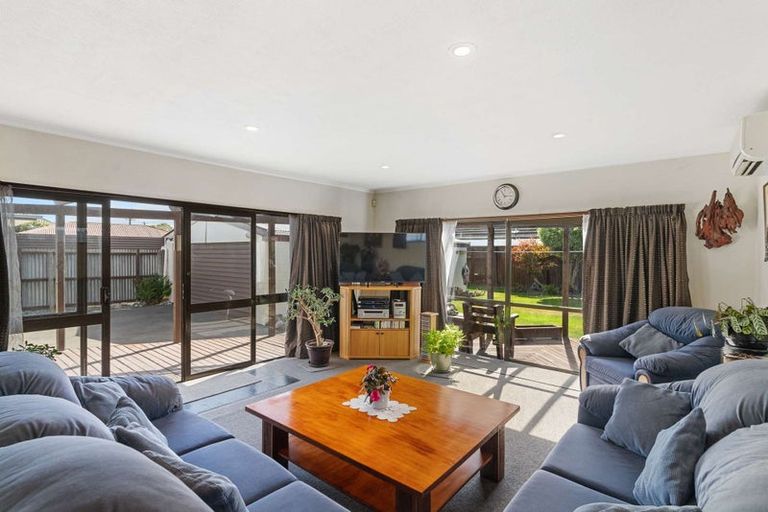 Photo of property in 5 Bideford Place, Dallington, Christchurch, 8061