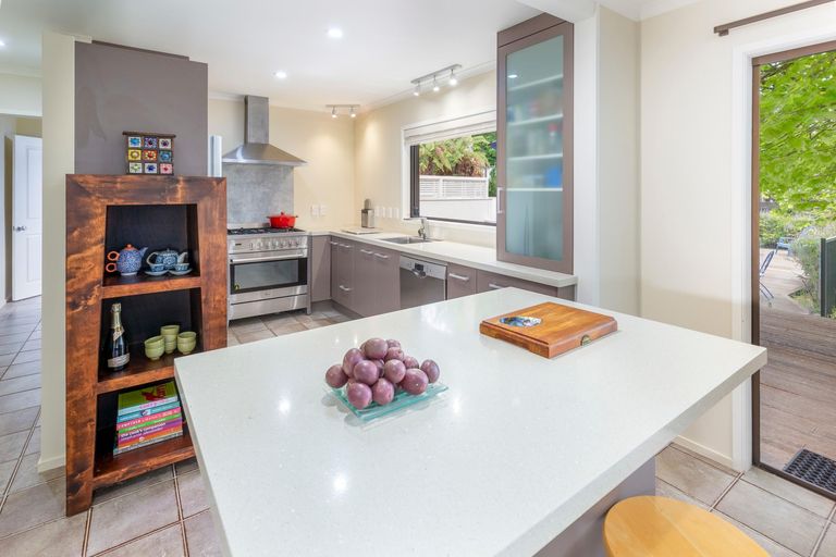 Photo of property in 5 Gulliver Place, Conifer Grove, Takanini, 2112