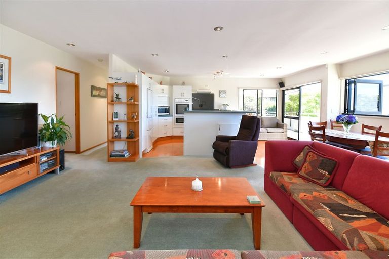 Photo of property in 6 Crown Road, Tindalls Beach, Whangaparaoa, 0930