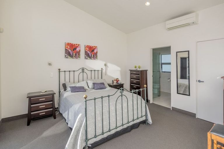 Photo of property in 77 Waikawa Beach Road, Manakau, Levin, 5573