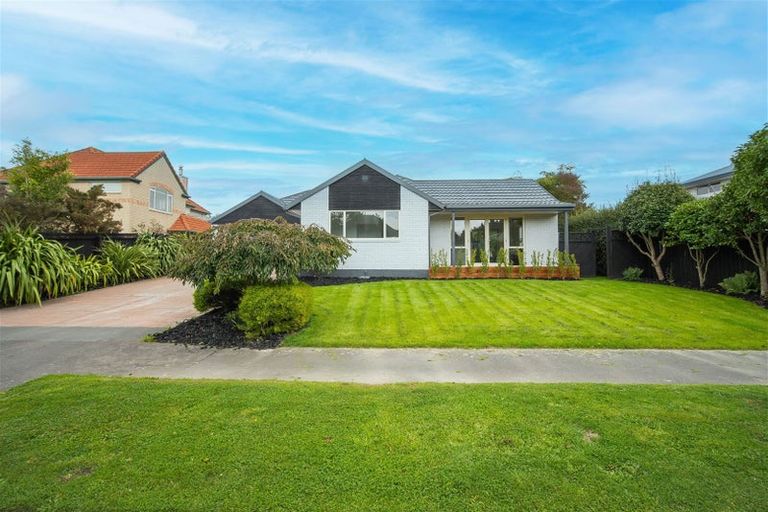 Photo of property in 4 Monterey Place, Parklands, Christchurch, 8083