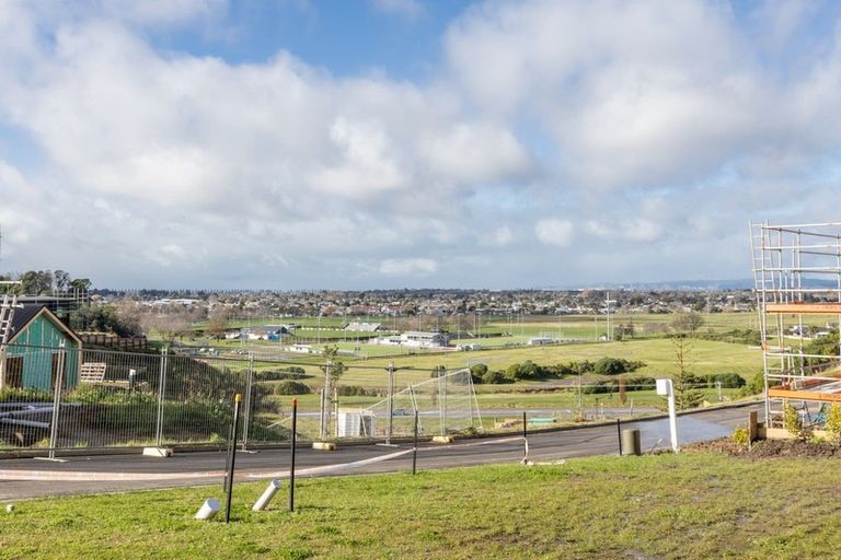 Photo of property in 93 Oak Road, Poraiti, Napier, 4112