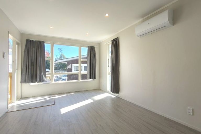 Photo of property in 5 Barnfield Place, Glendene, Auckland, 0602
