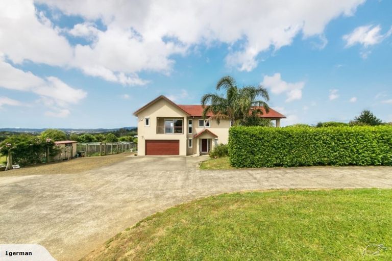 Photo of property in 32 Red Hills Road, Massey, Auckland, 0614