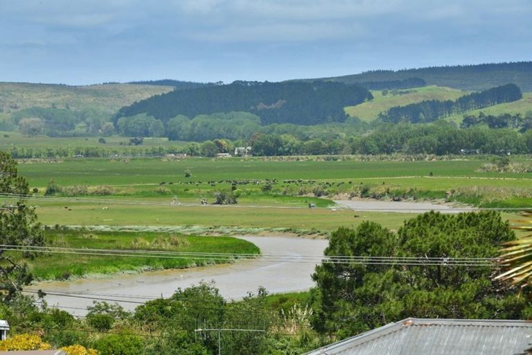 Photo of property in 5 Kaipara Crescent, Helensville, 0800