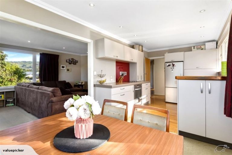 Photo of property in 1 Angell Street, Johnsonville, Wellington, 6037