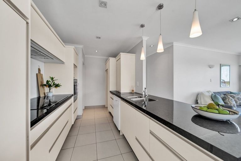 Photo of property in 75 Belt Road, New Plymouth, 4310