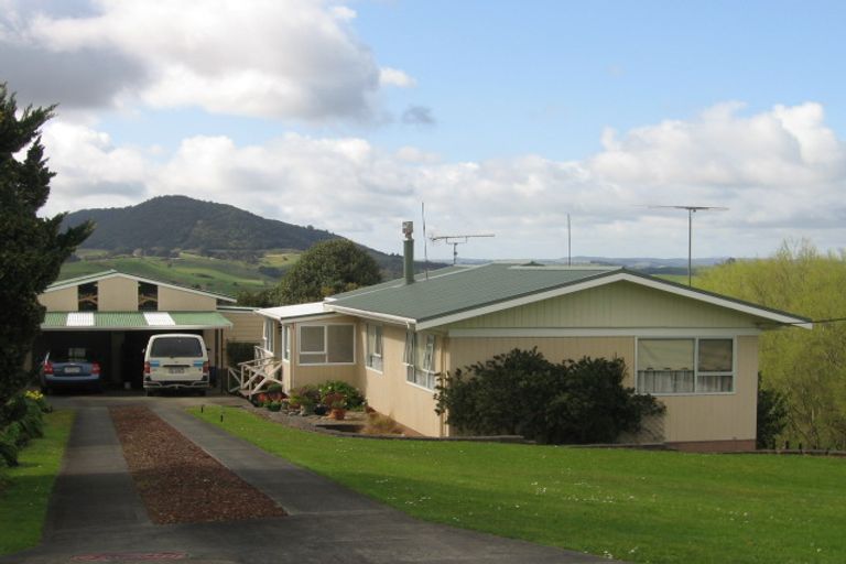 Photo of property in 32 Whaka Street, Maungaturoto, 0520