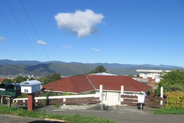 Photo of property in 17 Wilson Grove, Normandale, Lower Hutt, 5010