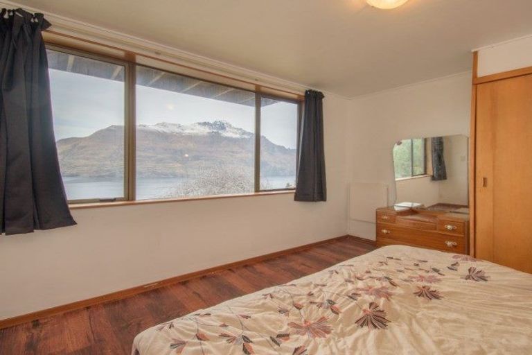 Photo of property in 73a Wynyard Crescent, Fernhill, Queenstown, 9300