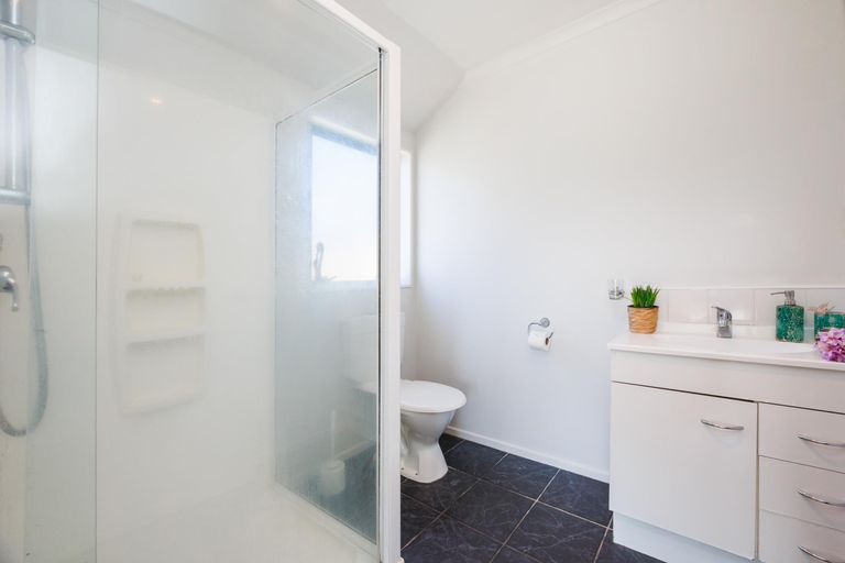 Photo of property in 20 Johnstone Drive, Fitzherbert, Palmerston North, 4410