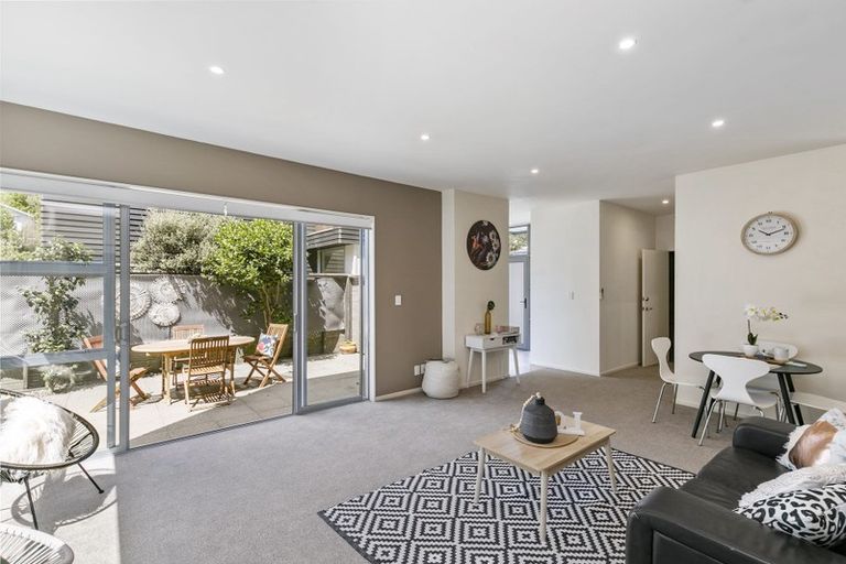 Photo of property in 4 Tiketike Way, Brooklyn, Wellington, 6021