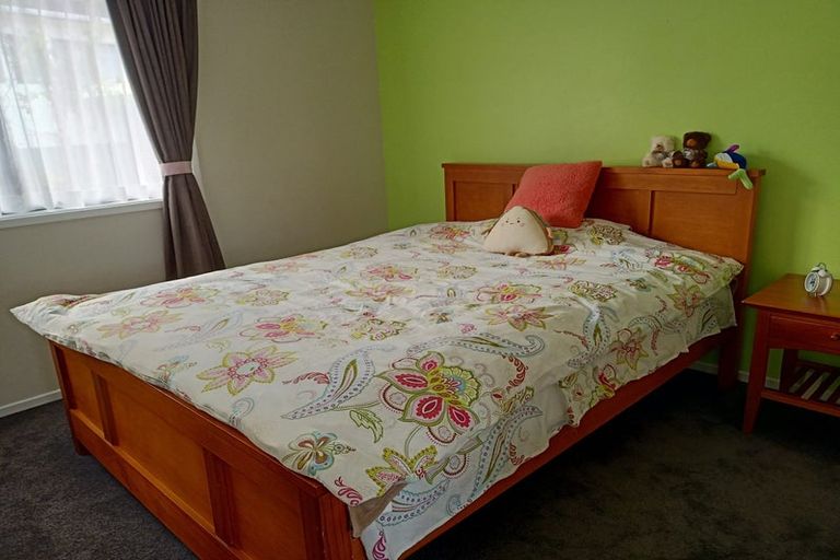 Photo of property in 137 Bradbury Road, Botany Downs, Auckland, 2010