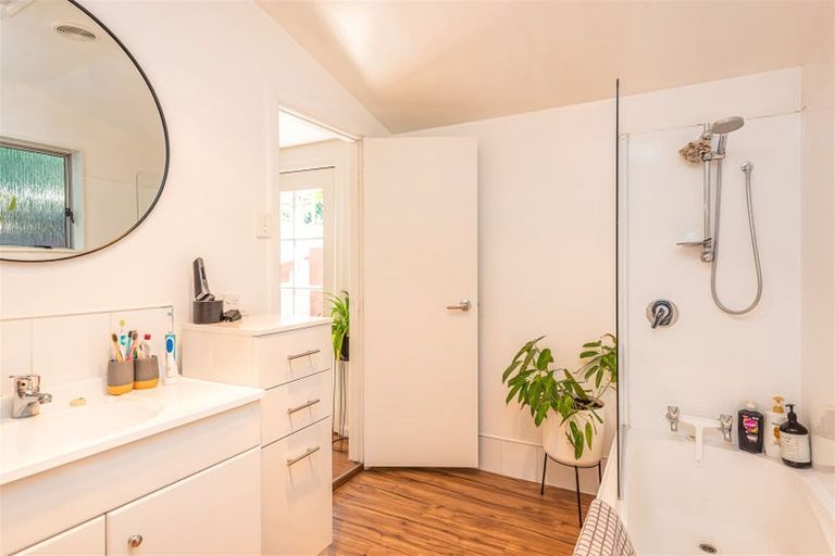 Photo of property in 24 Voelas Road, Lyttelton, 8082