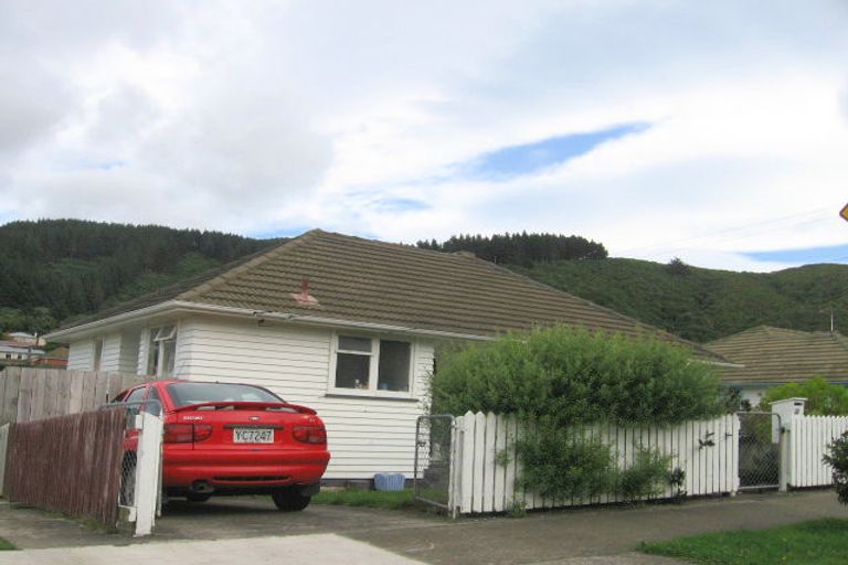 Photo of property in 12 Davidson Crescent, Tawa, Wellington, 5028