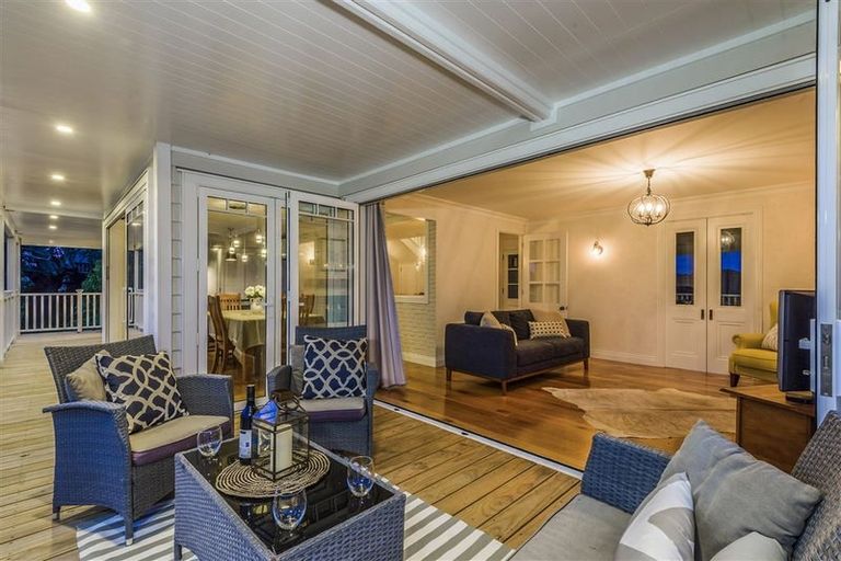 Photo of property in 48a Waterview Road, Stanley Point, Auckland, 0624