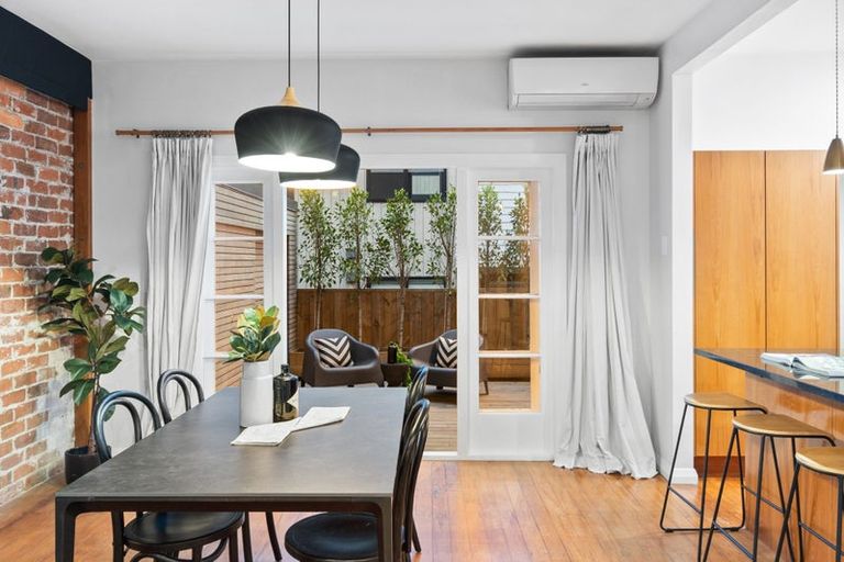 Photo of property in 1092 Great North Road, Point Chevalier, Auckland, 1022