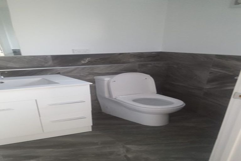 Photo of property in 24 Tamahere Drive, Glenfield, Auckland, 0629